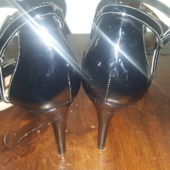 Michael Kors | Black | Patent Leather Heel - Picture 3 of 7
